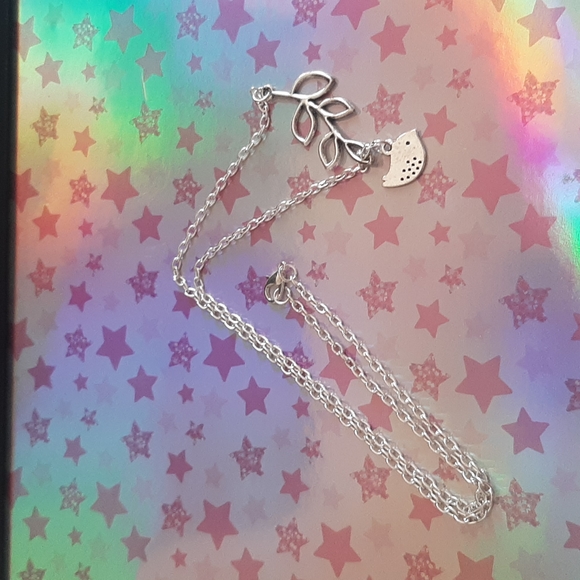 Leaf and Bird Necklace New - Picture 2 of 2